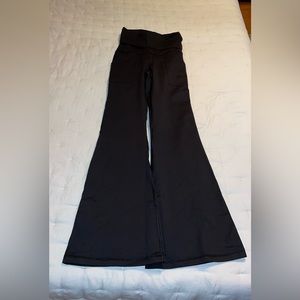 Brand new with tags! Aerie offline hugger flare leggings with pockets. S short